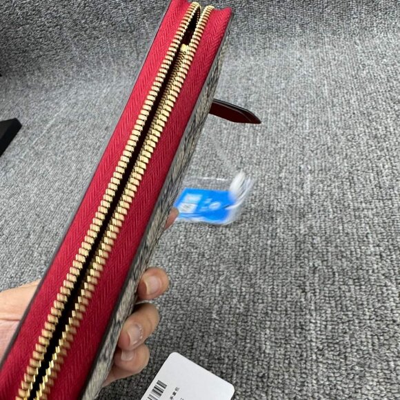 100% Authentic Gucci Leather Wallet - Picture 3 of 12